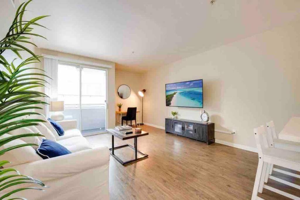 The Nest A Spacious 1 Bedroom Apartment With A Pool View Los Angeles Exterior foto