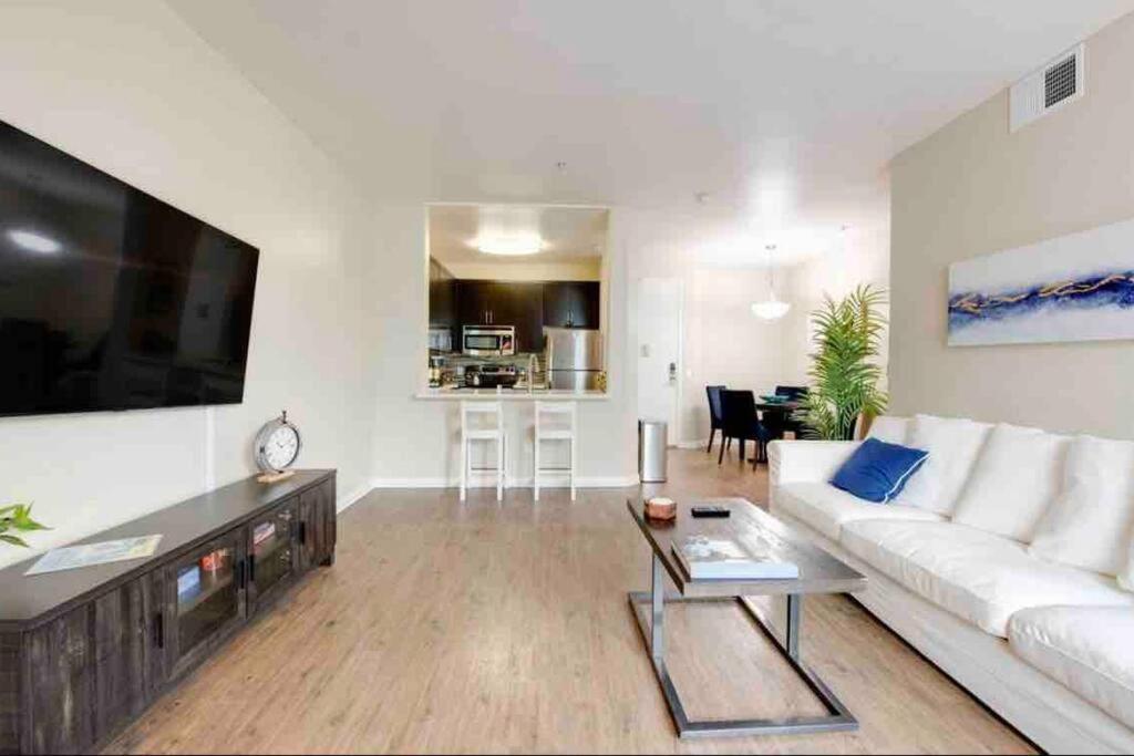 The Nest A Spacious 1 Bedroom Apartment With A Pool View Los Angeles Exterior foto
